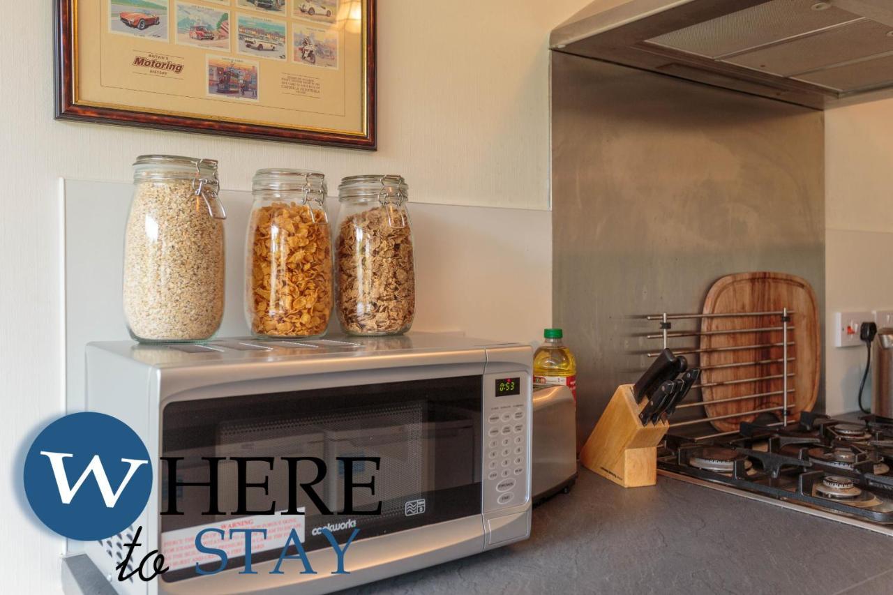 Lovely Apartment By The Hillwood Park-Free Parking EDI Buitenkant foto